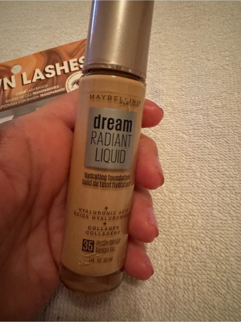 Foundation & lashes - Picture 3 of 3